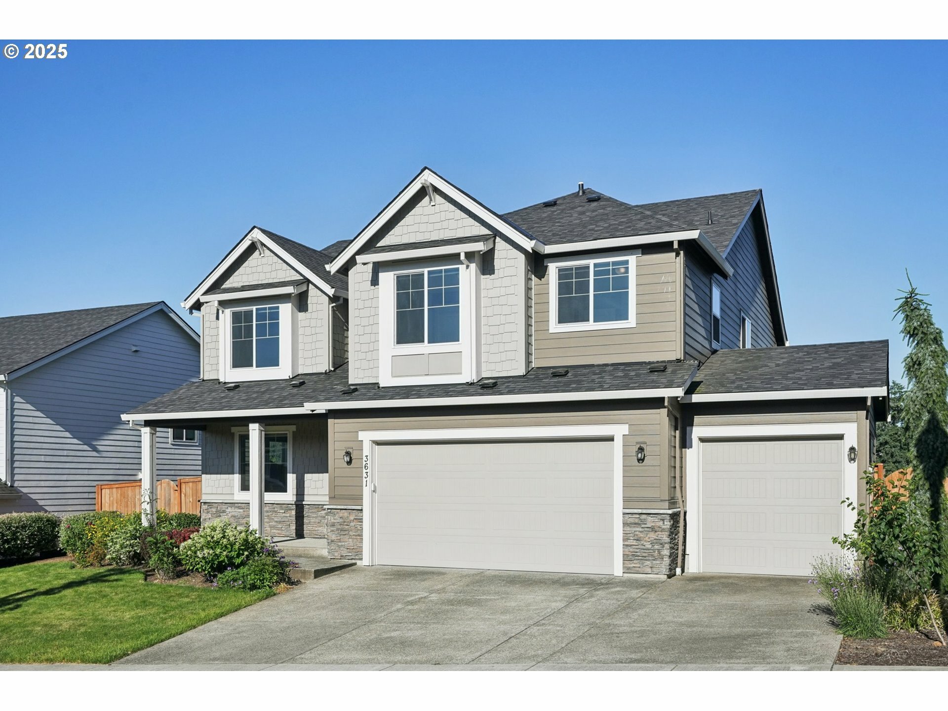 Property Photo:  3631 NE Kingbird St  WA 98607 