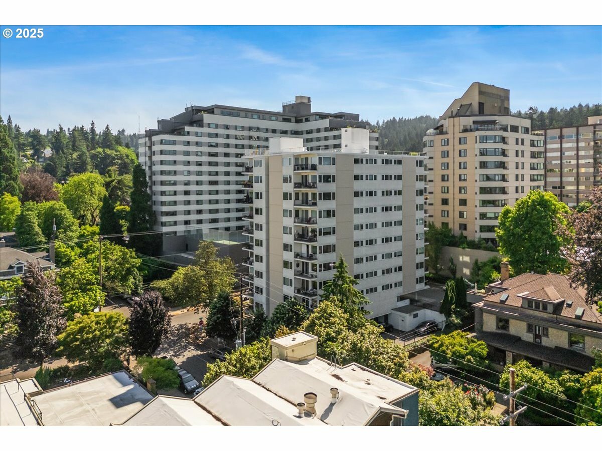2211 SW Park Pl 202  Portland OR 97205 photo