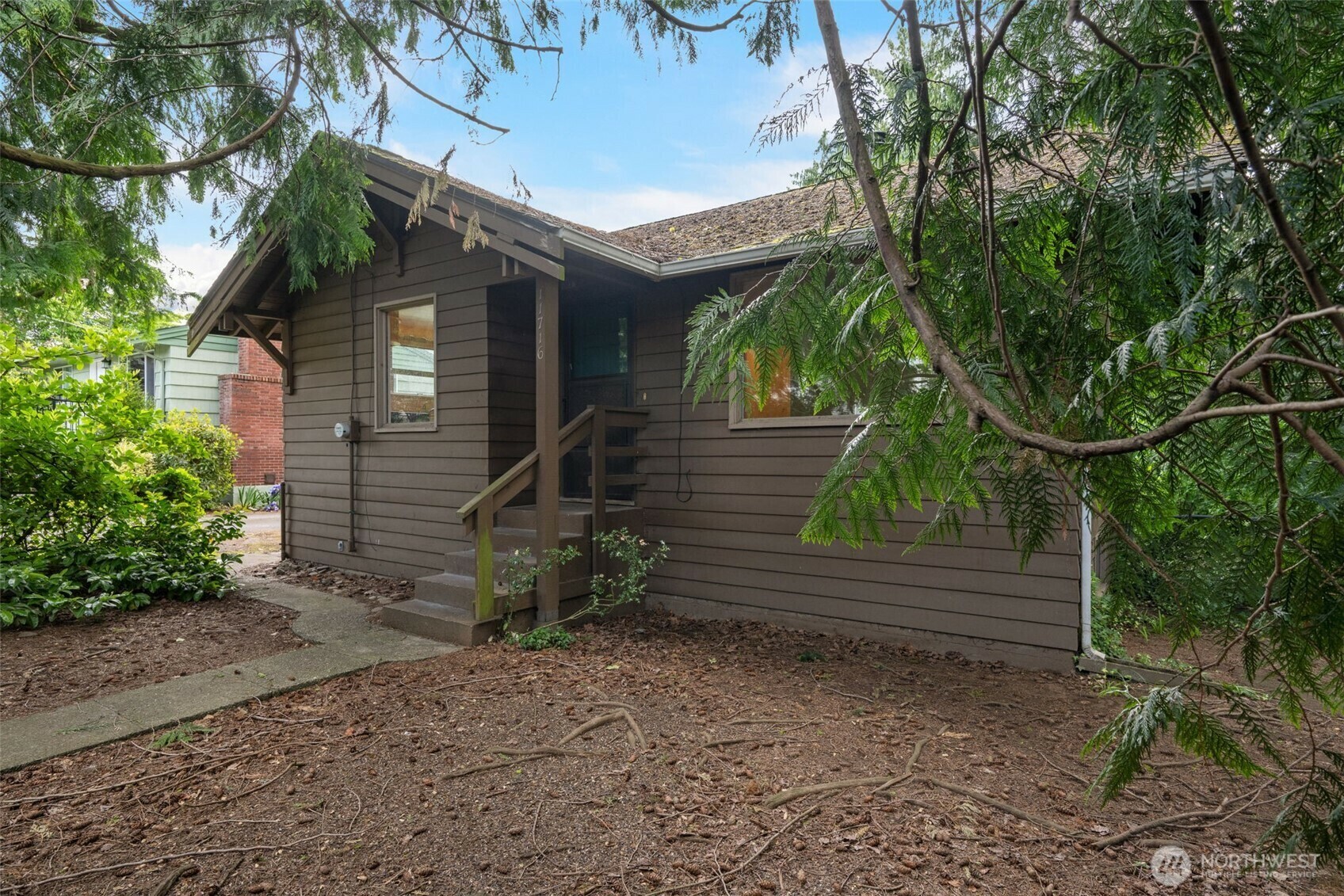 Property Photo: 11716 16th Avenue NE WA 98125