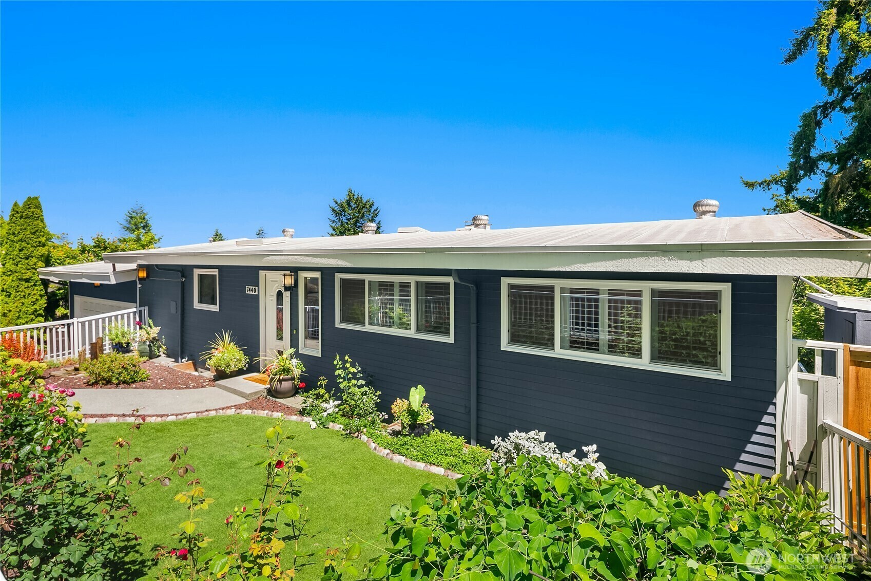 Property Photo: 7440 SE 32nd Street WA 98040