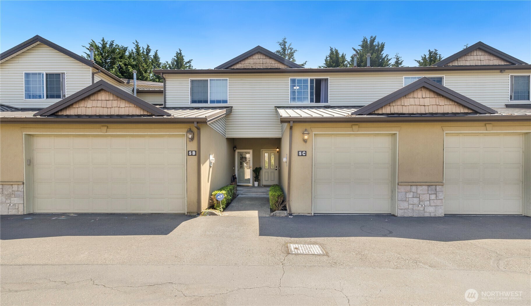 Property Photo: 418 17th Street SE 5C WA 98002