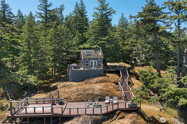 Property Photo: 2001 Mount Dallas Road WA 98250