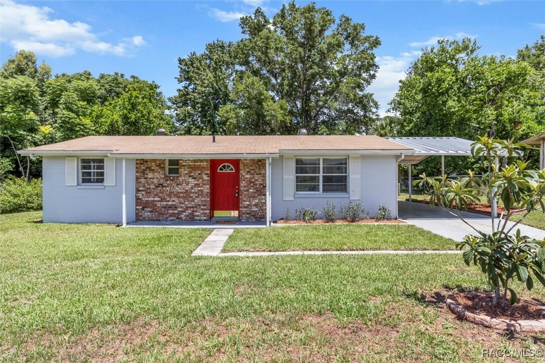 Property Photo: 1817 W Gardenia Drive FL 34434
