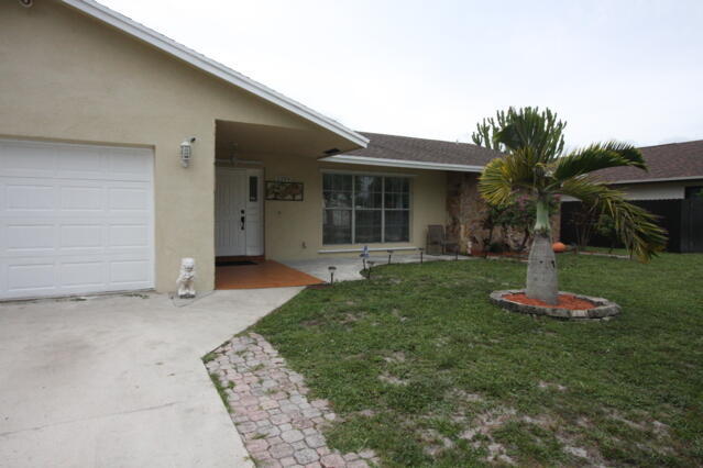 Property Photo: 5199 Woodstone Circle E FL 33463