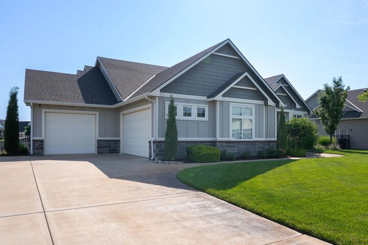 Property Photo: 2908 N Gulf Breeze KS 67205