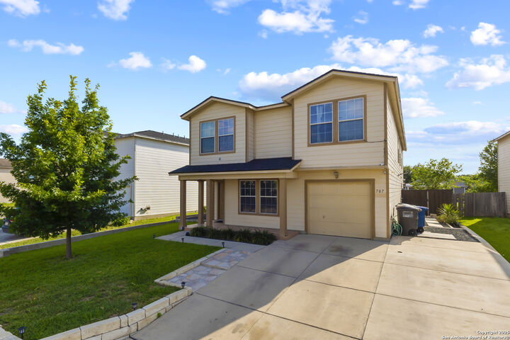 Property Photo: 707 Ridingate Farm TX 78228