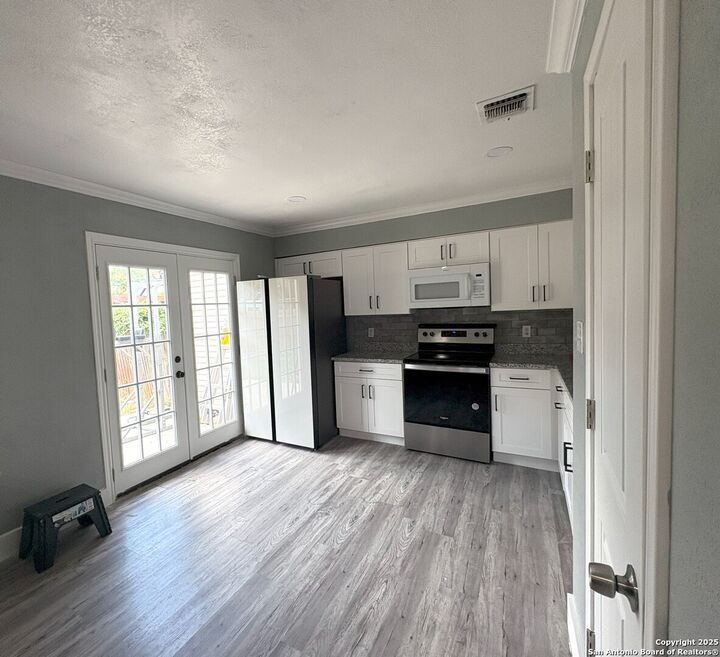 Property Photo: 1215 Klondike TX 78245