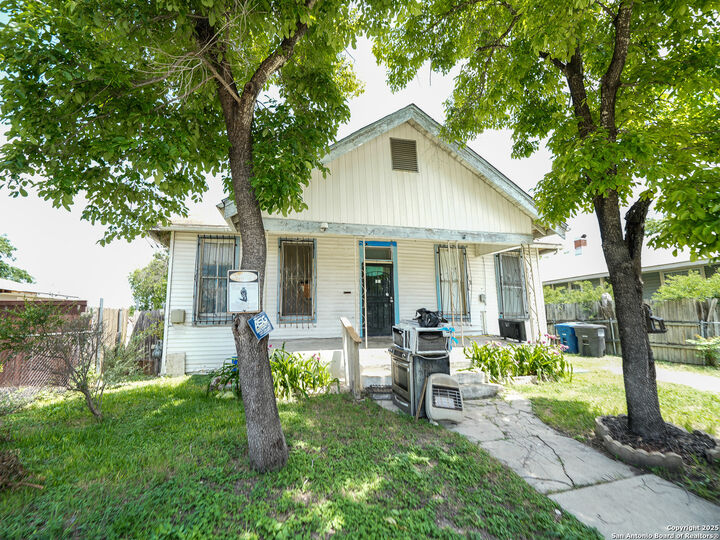 Property Photo: 607 McKinley TX 78210