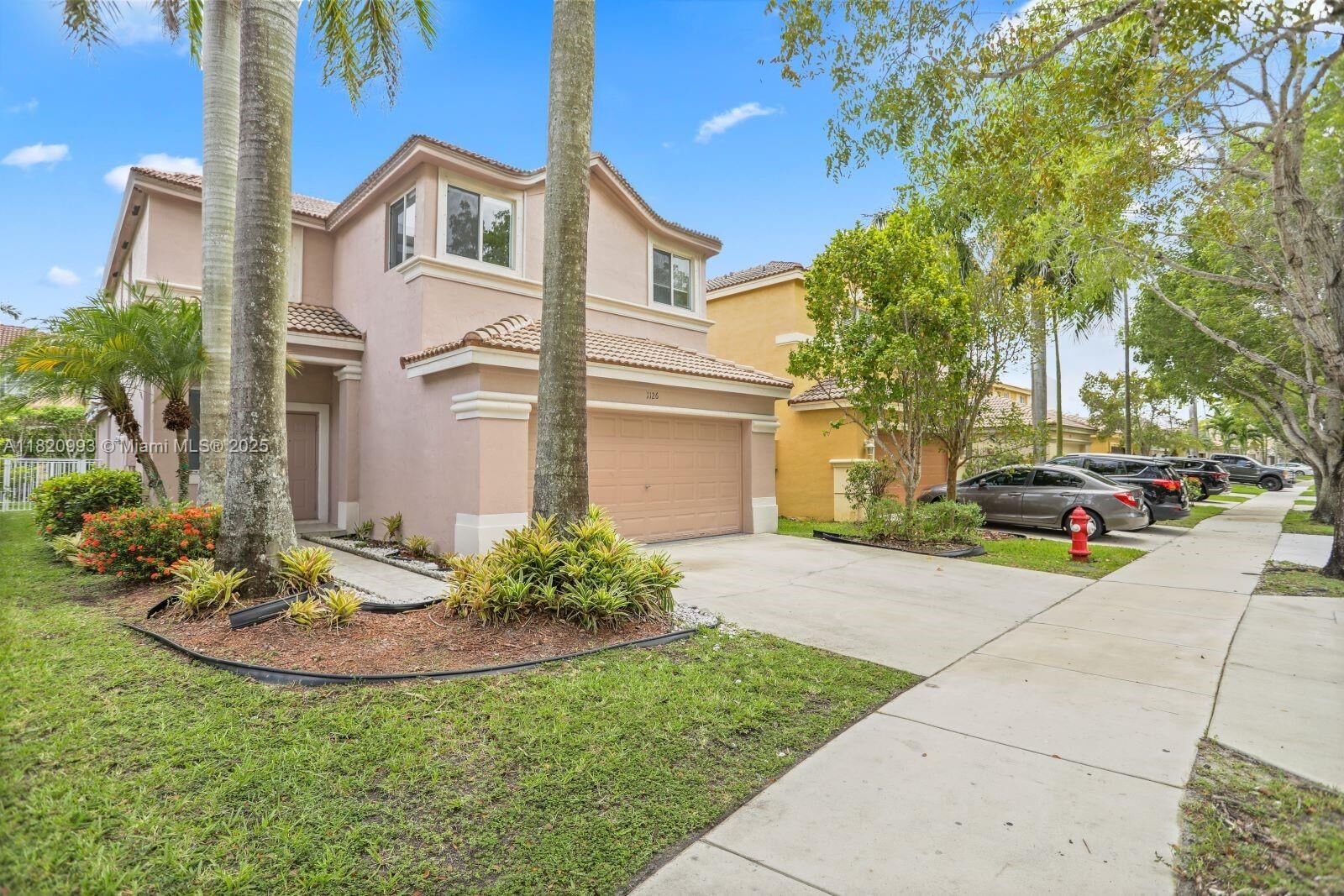 Property Photo:  1126 Golden Cane Dr  FL 33327 