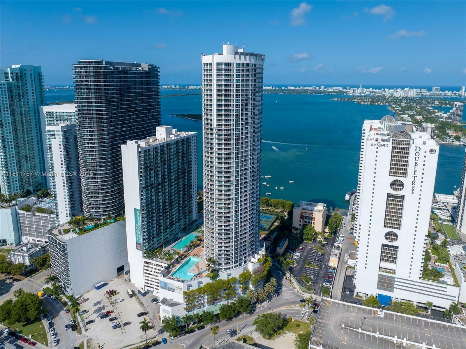 Property Photo: 1750 N Bayshore Dr 1407 FL 33132