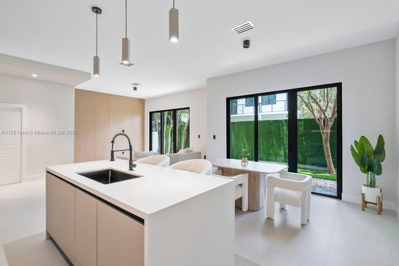 Property Photo: 3318 Day Ave 6 FL 33133