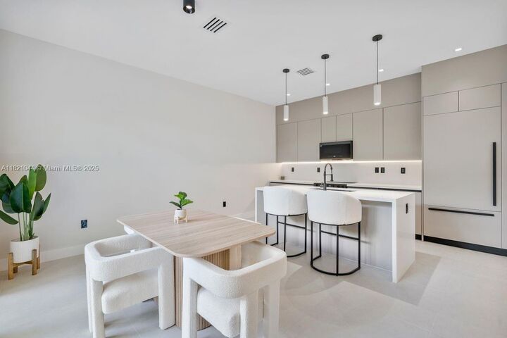 Property Photo: 3318 Day Ave 6 FL 33133