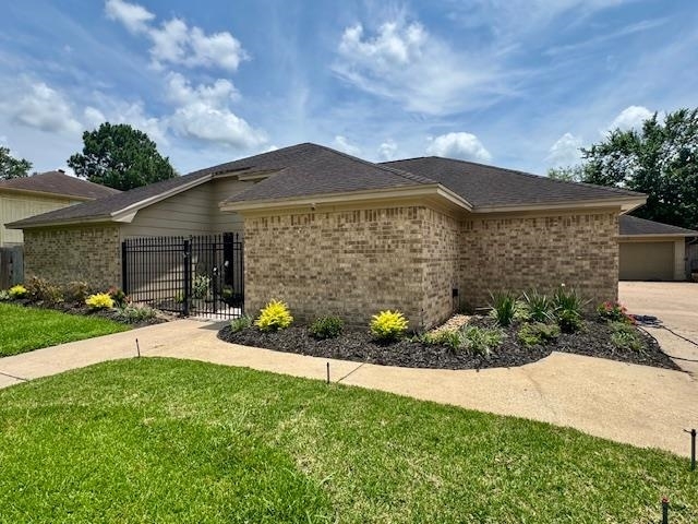Property Photo: 6845 Hialeah Dr TX 77706