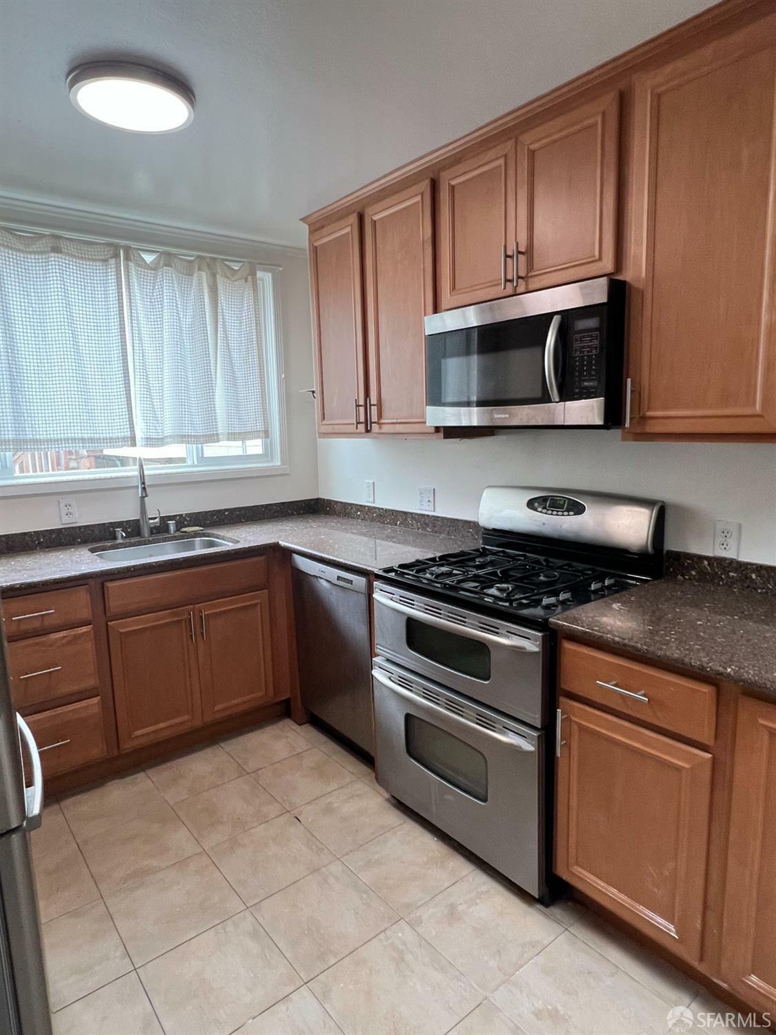 Property Photo: 1886 38th Avenue CA 94122