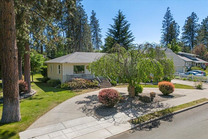 Property Photo:  956 E 30th Ave  WA 99203 