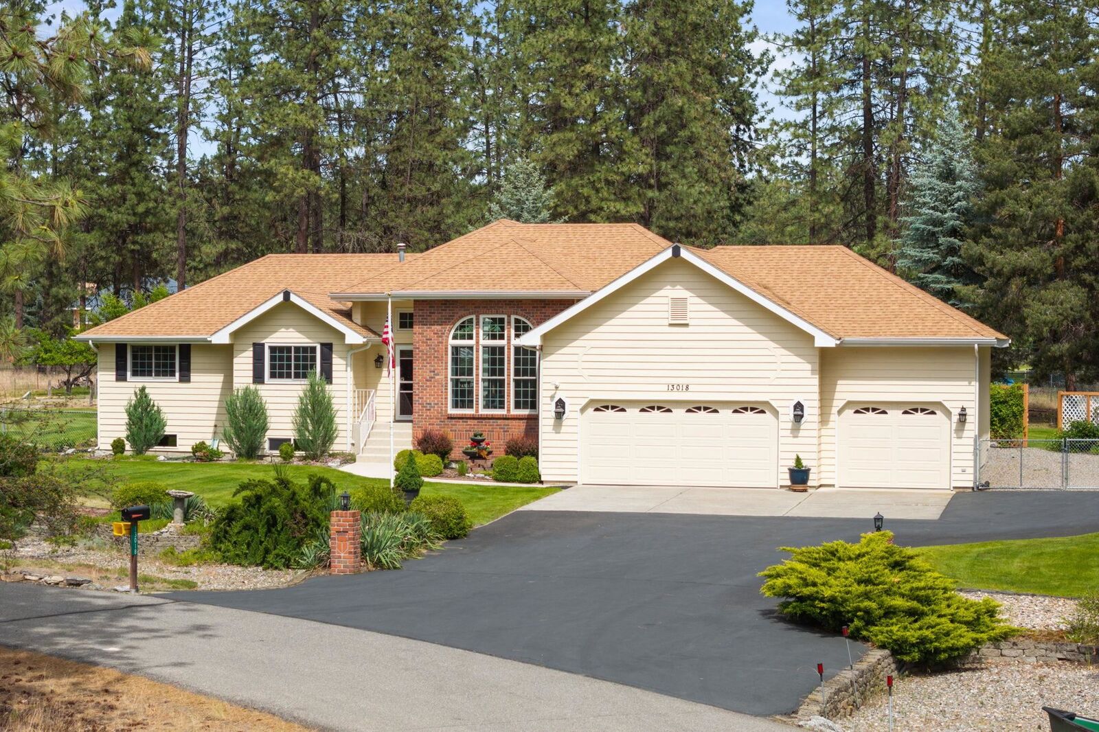 Property Photo: 13018 Narcis Ct WA 99206