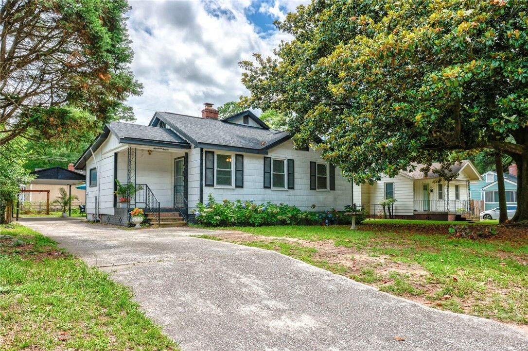 Property Photo:  1915 Hawthorne Street  GA 31404 