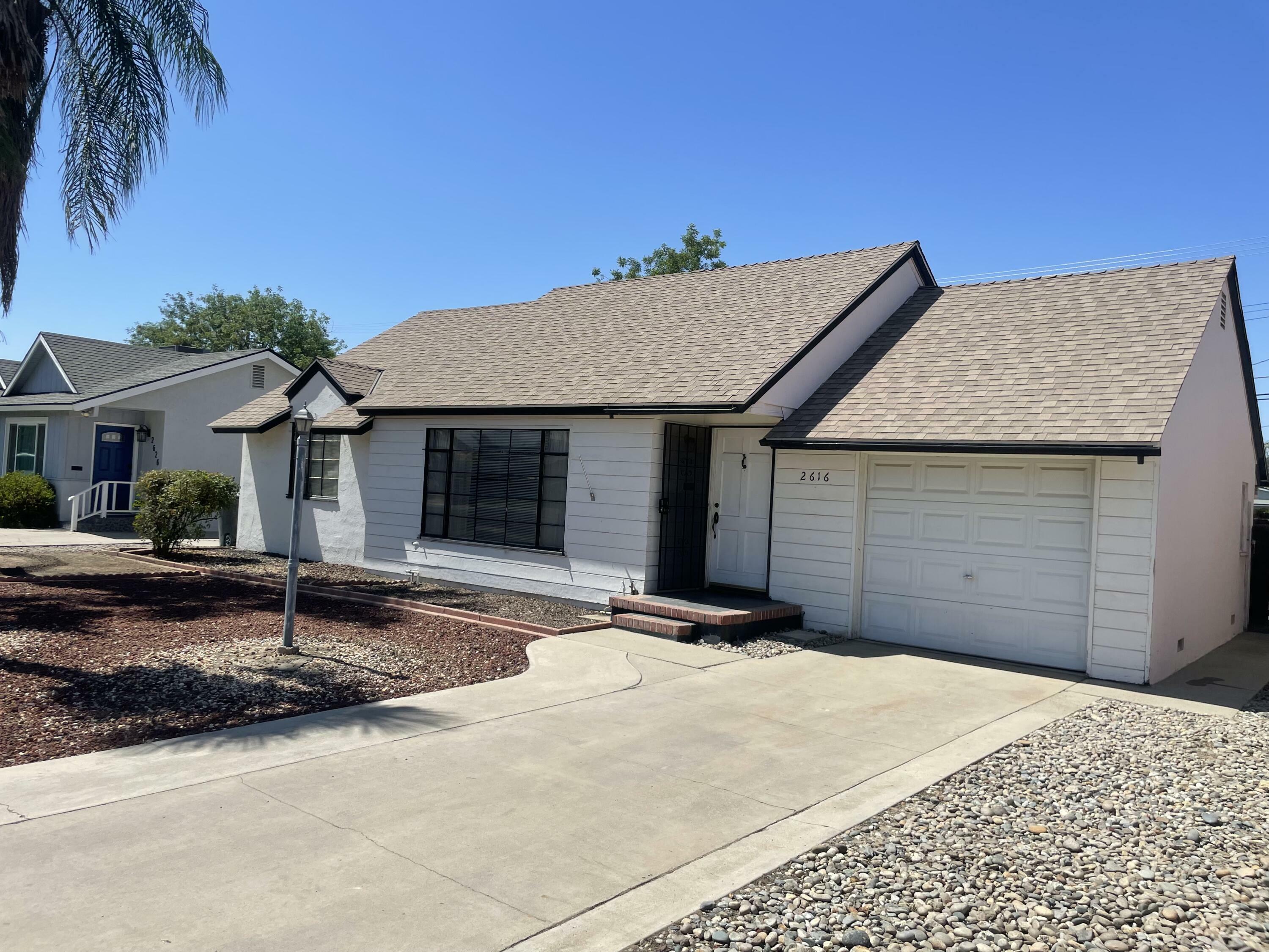 Property Photo: 2616 W Iris Avenue CA 93277