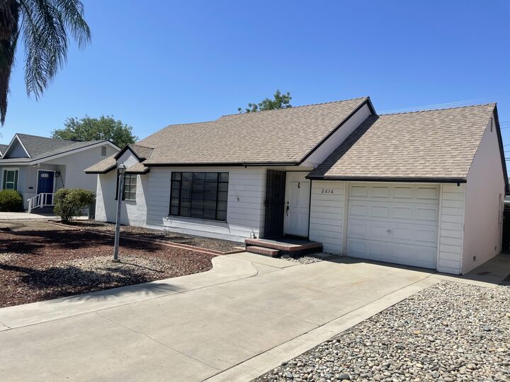 Property Photo: 2616 W Iris Avenue CA 93277