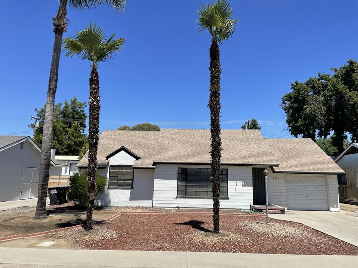 Property Photo: 2616 W Iris Avenue CA 93277