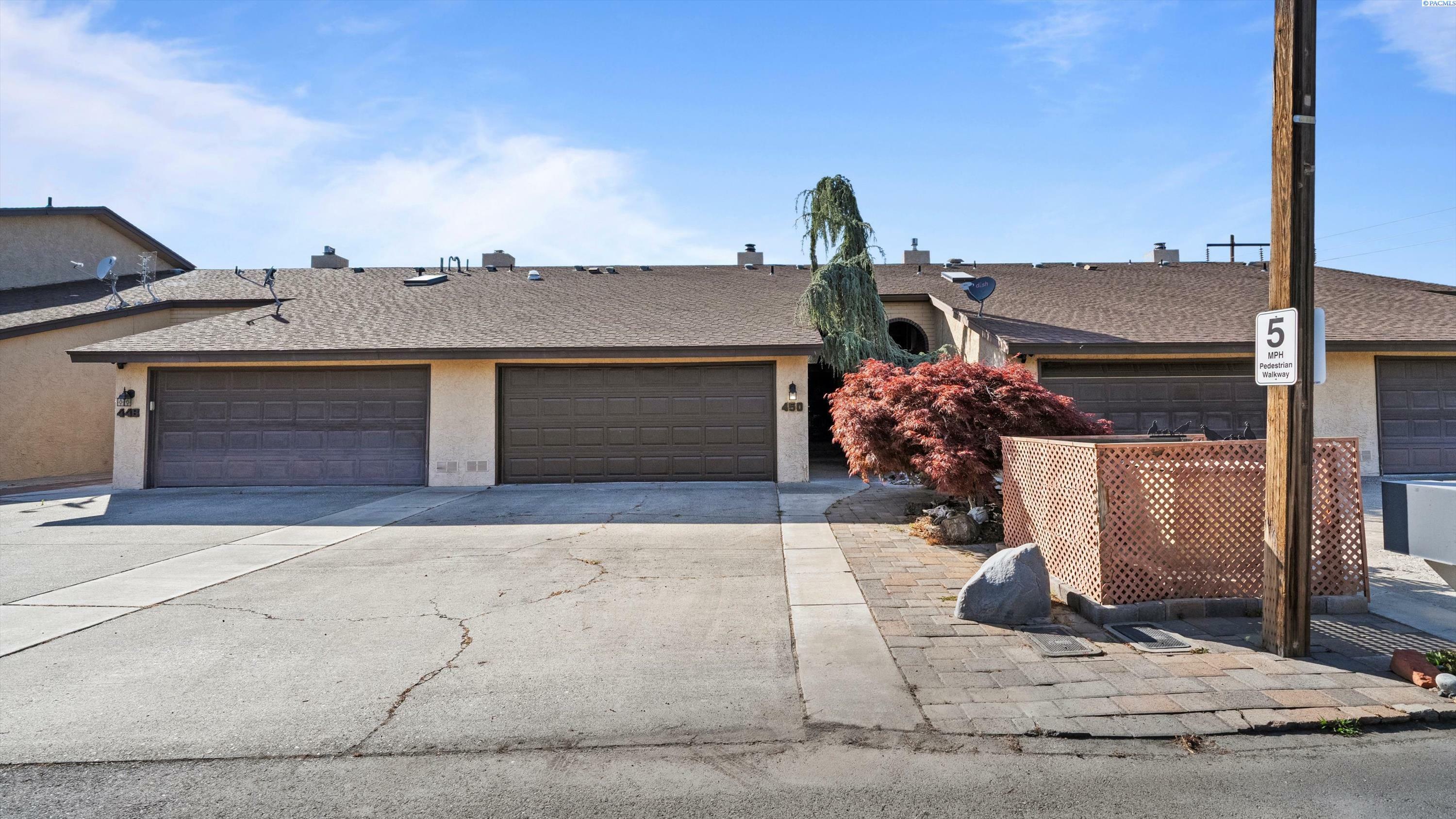 Property Photo: 450 Greenbrook Pl WA 99352