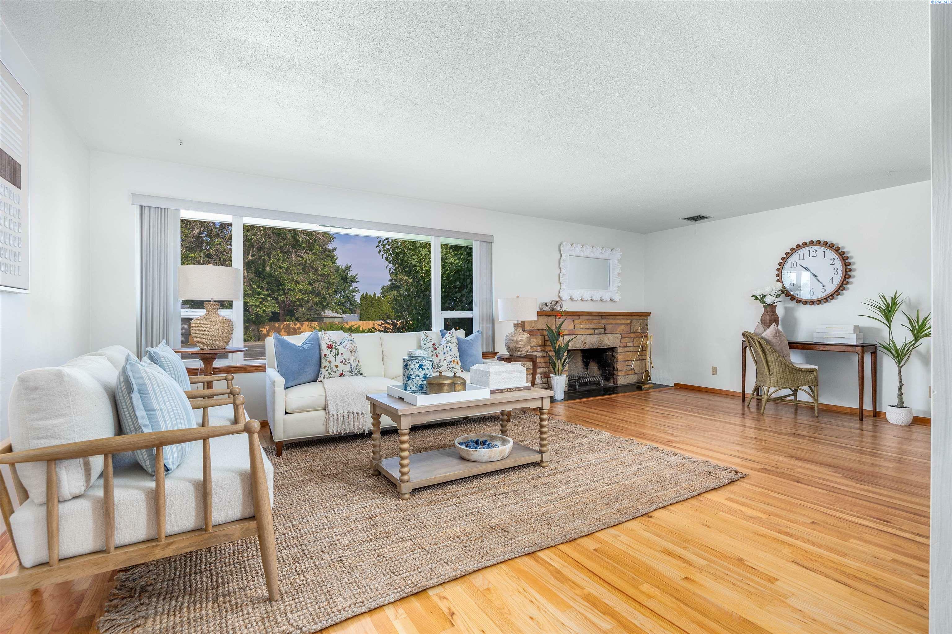 Property Photo: 2036 George Washington Way WA 99352