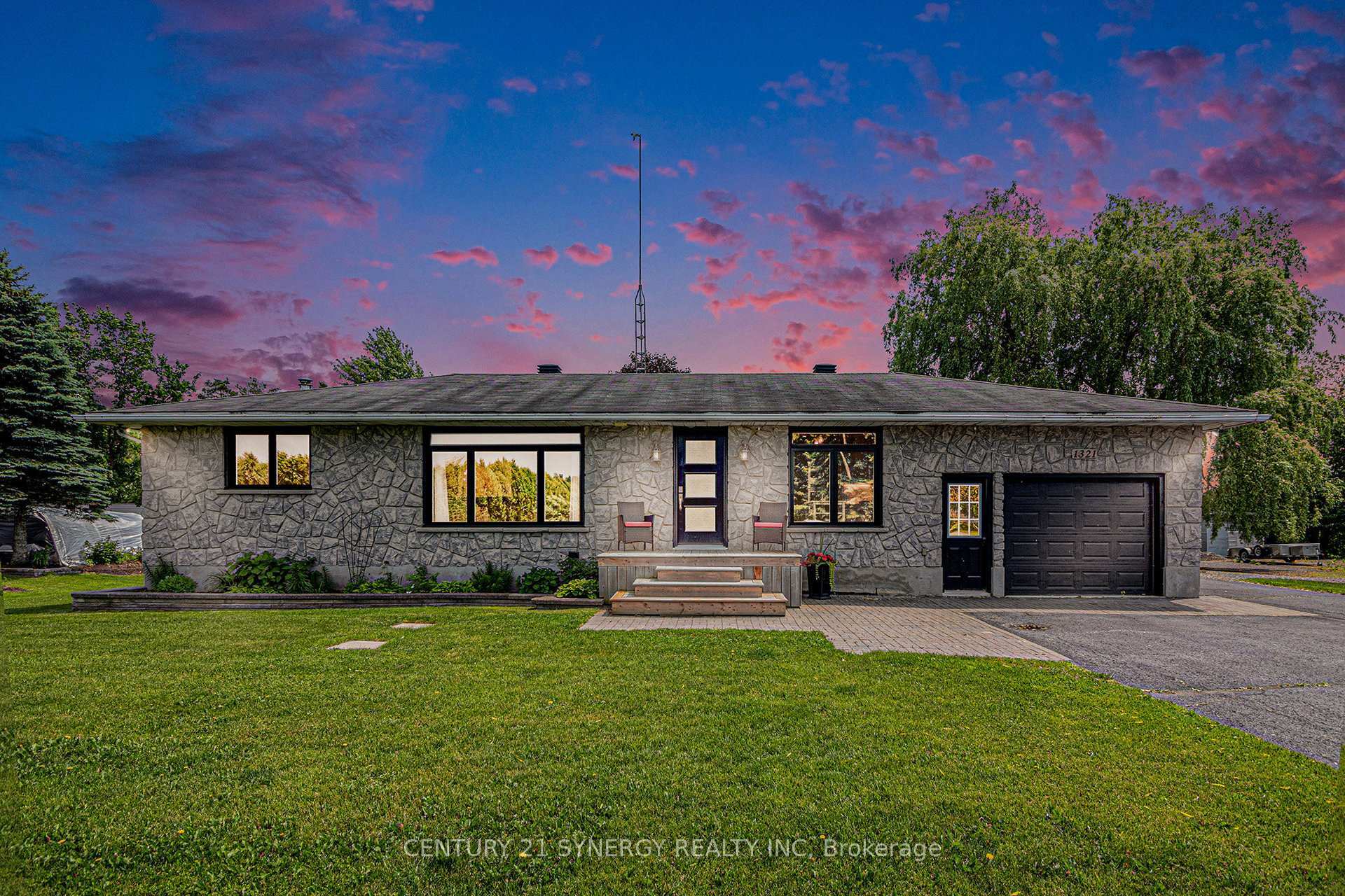 Property Photo: 1321 Route 500 Route W ON K0A 1M0