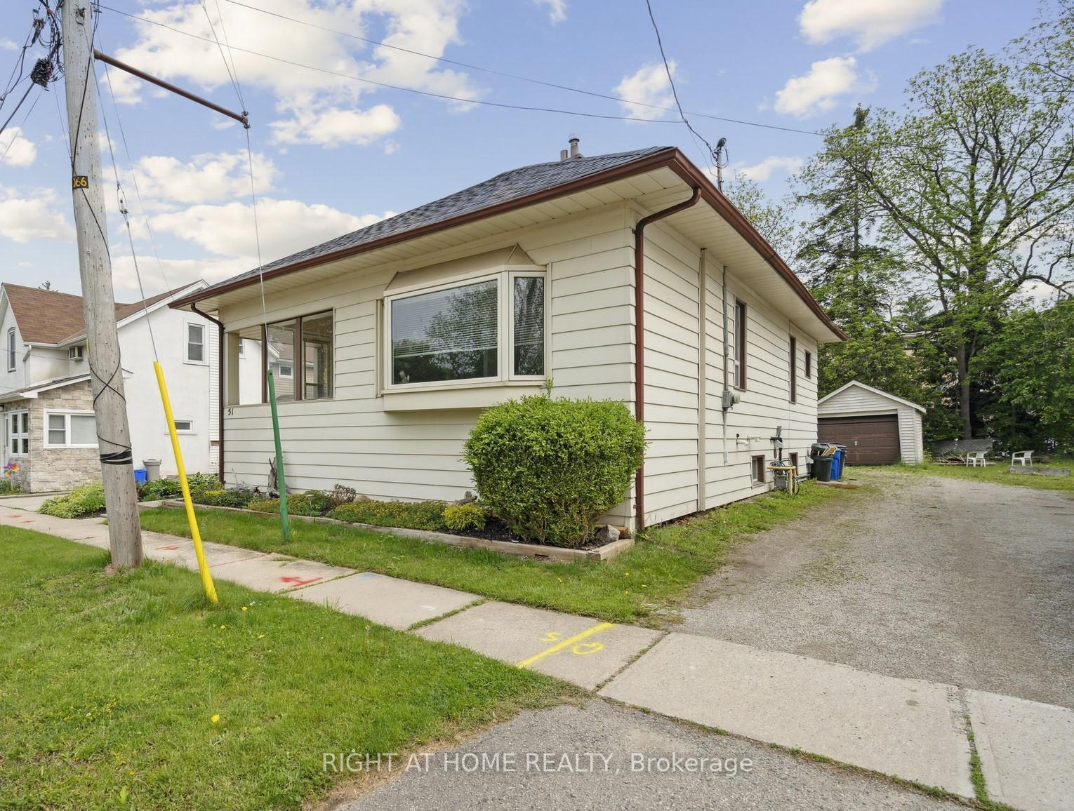 Photo de la propriété: 51 Frederick Street S ON L7J 2B9