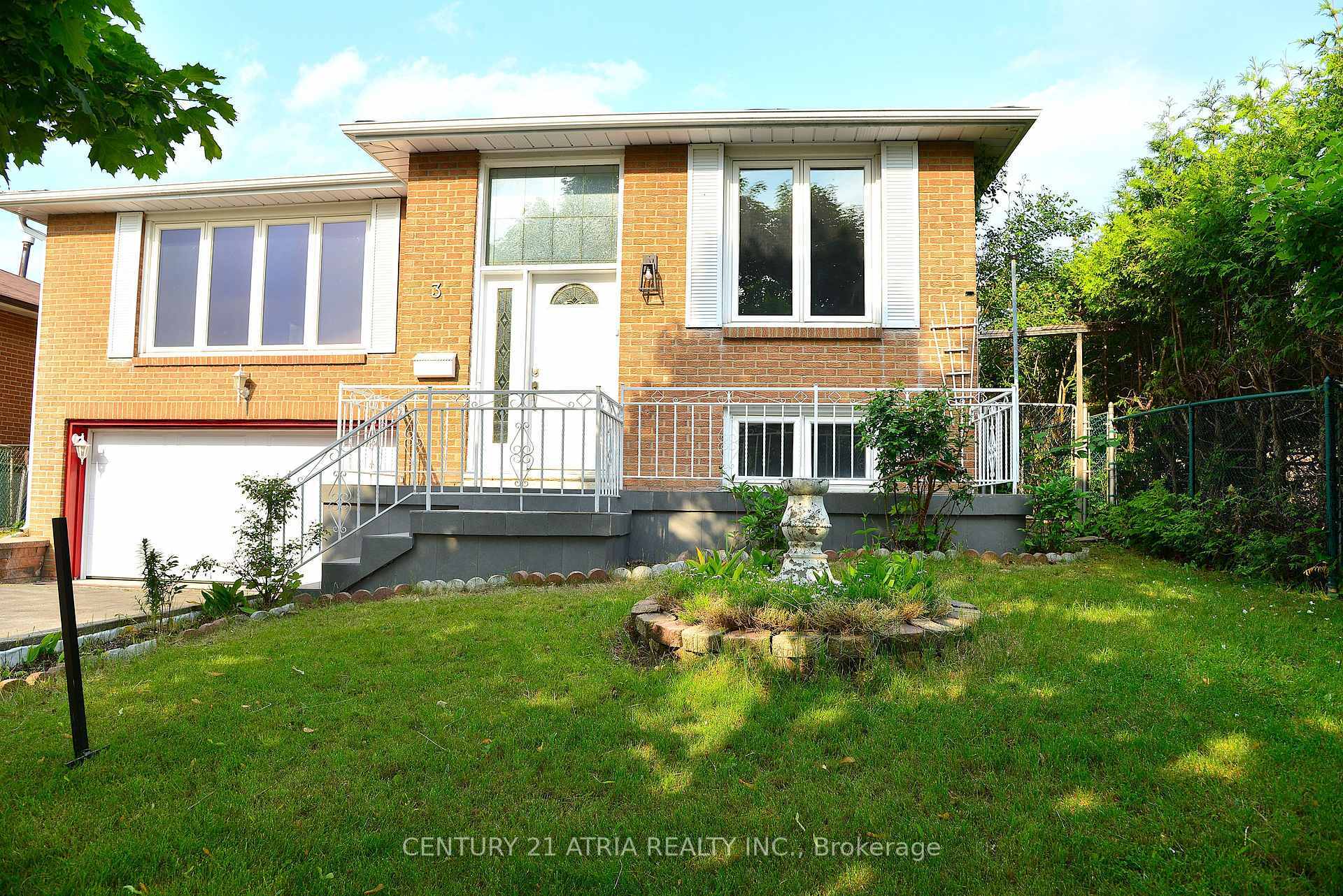 Property Photo: 3 Silvertip Crescent ON M1E 4T4