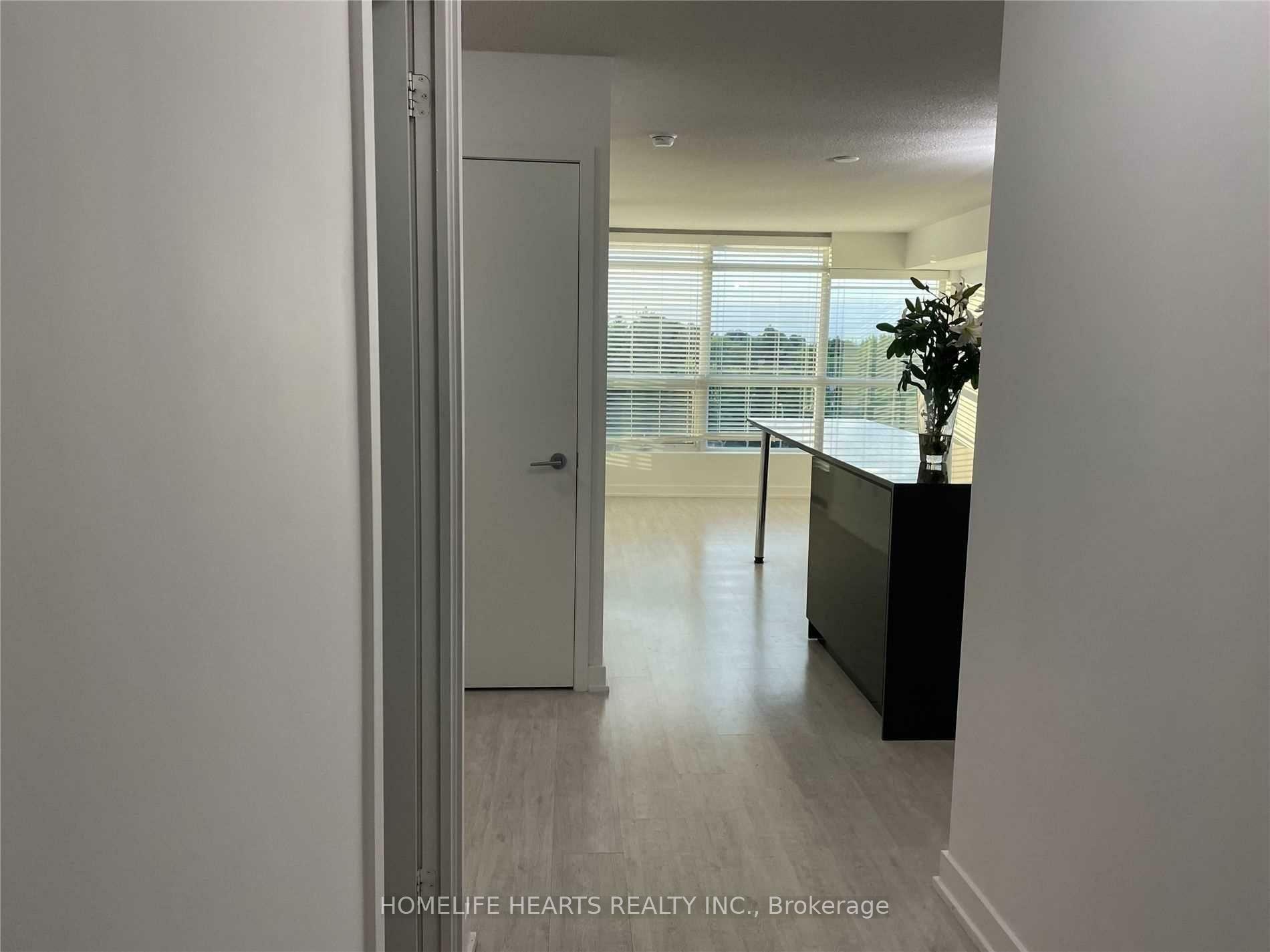 Property Photo: 15 Singer Court 503 ON M2K 0B1