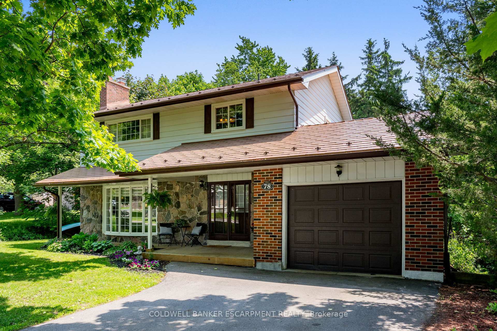 Property Photo: 78 Nelson Court ON L7J 1A6