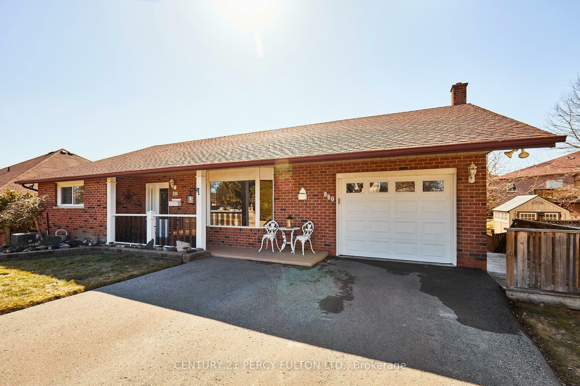 880 Ritson Road N  Oshawa ON L1G 6Z4 photo