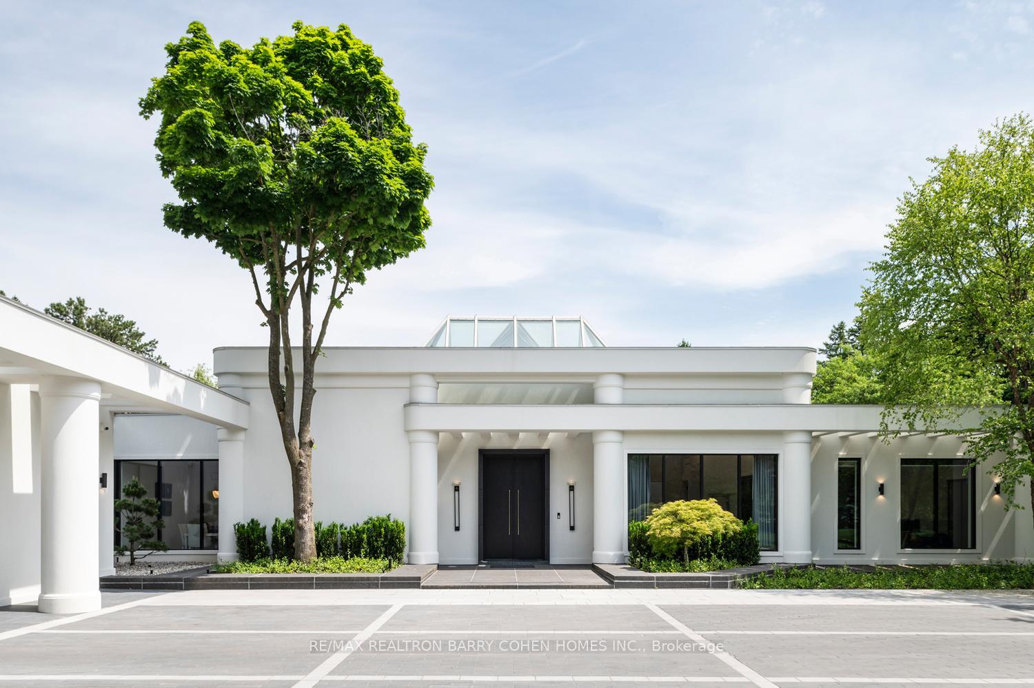 Property Photo: 45 Park Lane Circle ON M3C 2N3
