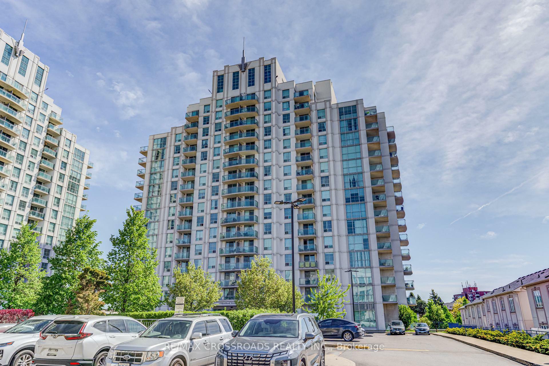Property Photo: 8 Rosebank Drive 11H ON M1B 5Z3