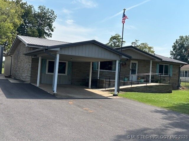 Property Photo: 902 NE Rushwood Drive OK 74462