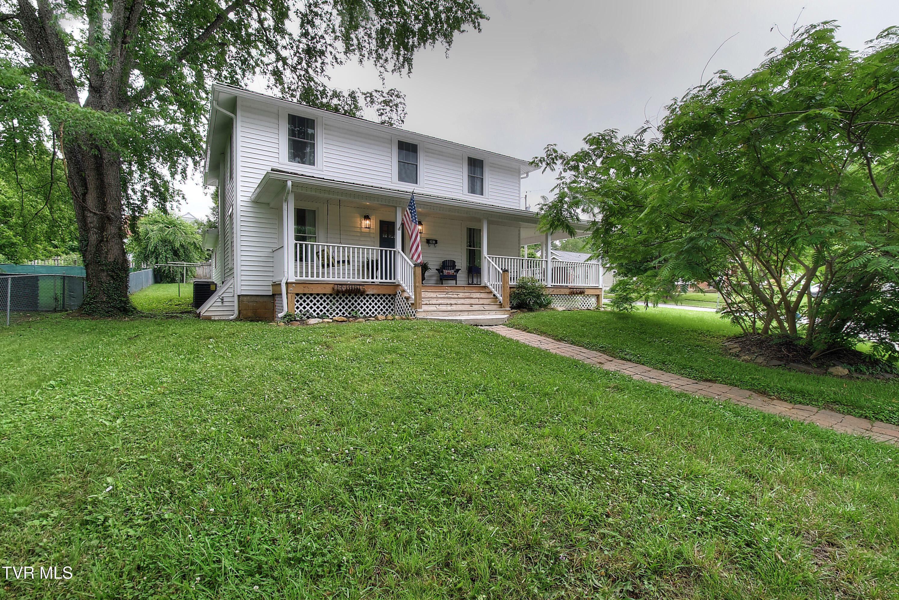Property Photo: 301 East K Street TN 37643