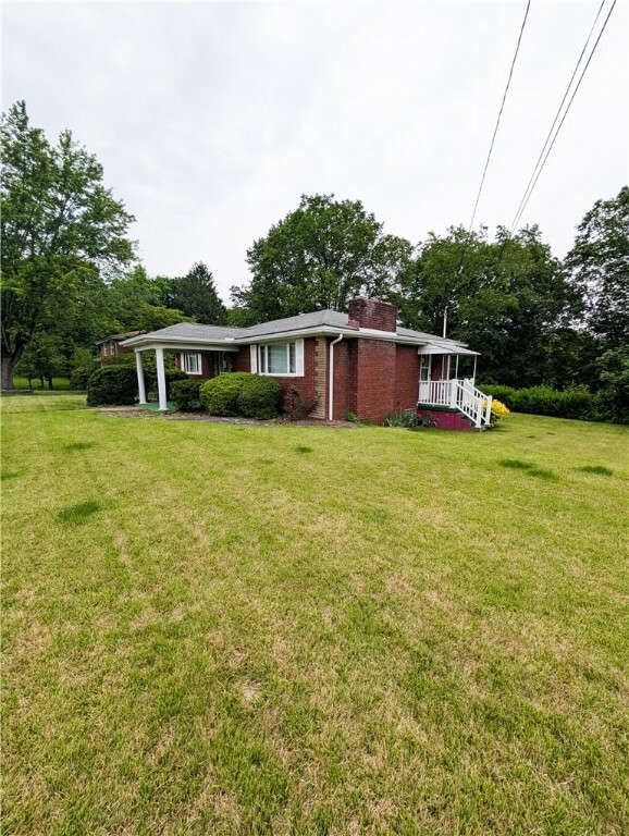 Property Photo: 2884 Sunset Cir PA 15632