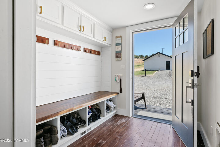 Property Photo: 187 Braxton Ln WA 98942