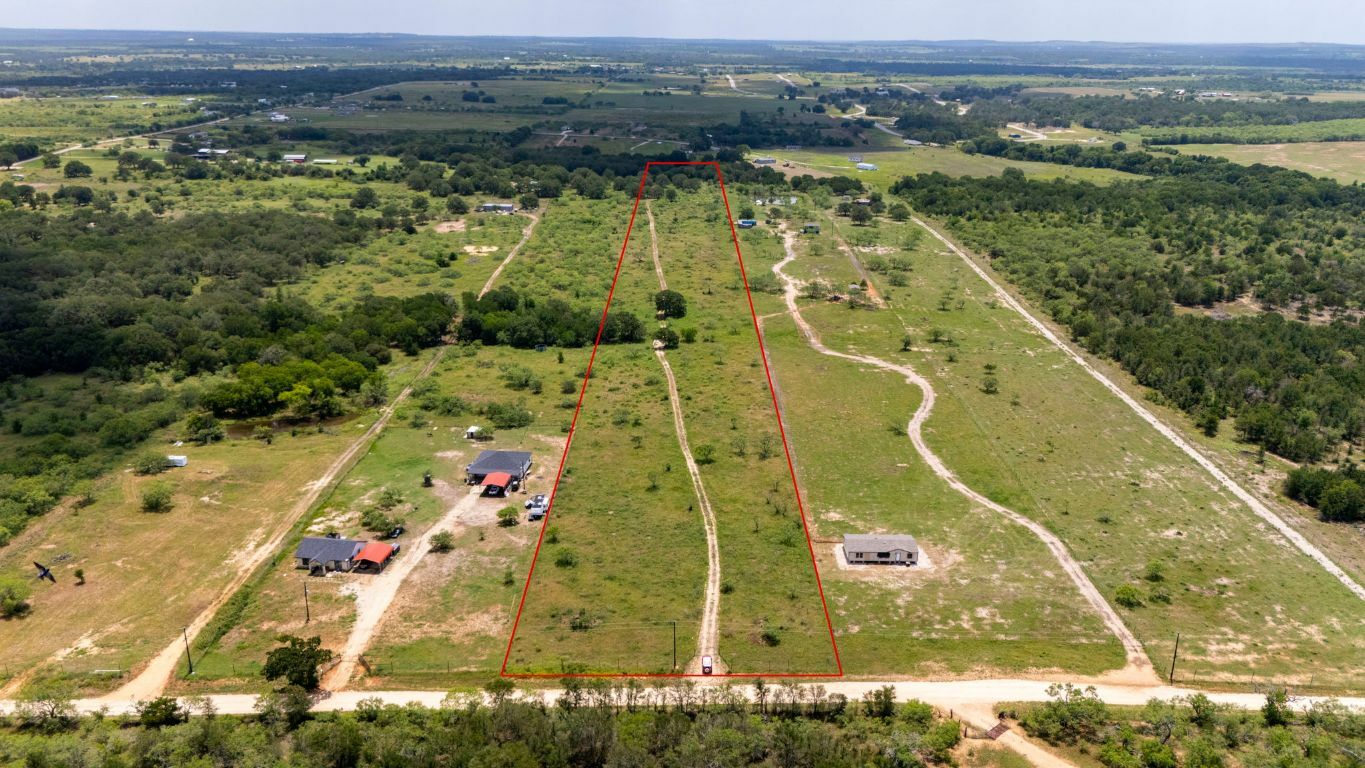 Property Photo: 401 Turnback Trail TX 78616