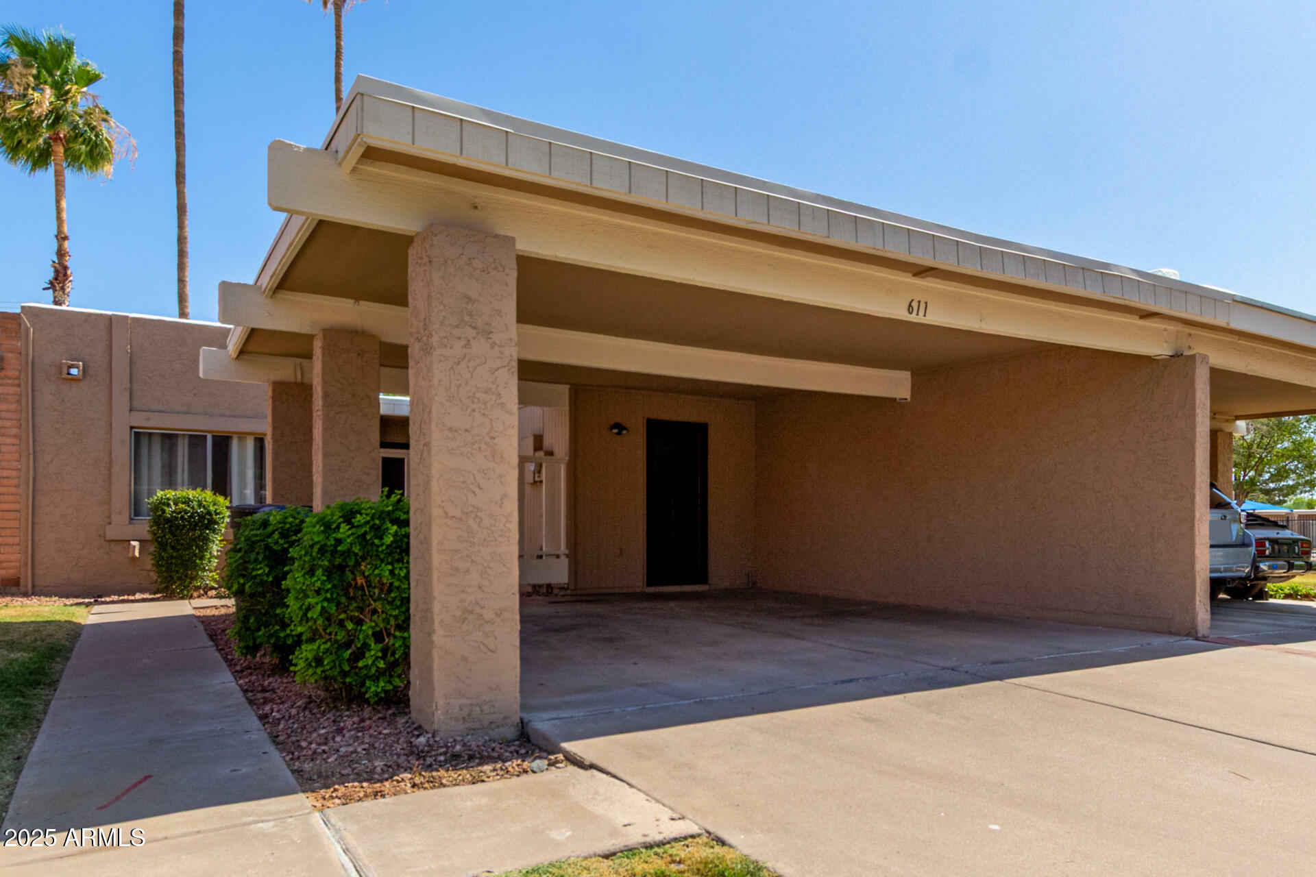 Property Photo: 611 E Colgate Drive AZ 85283