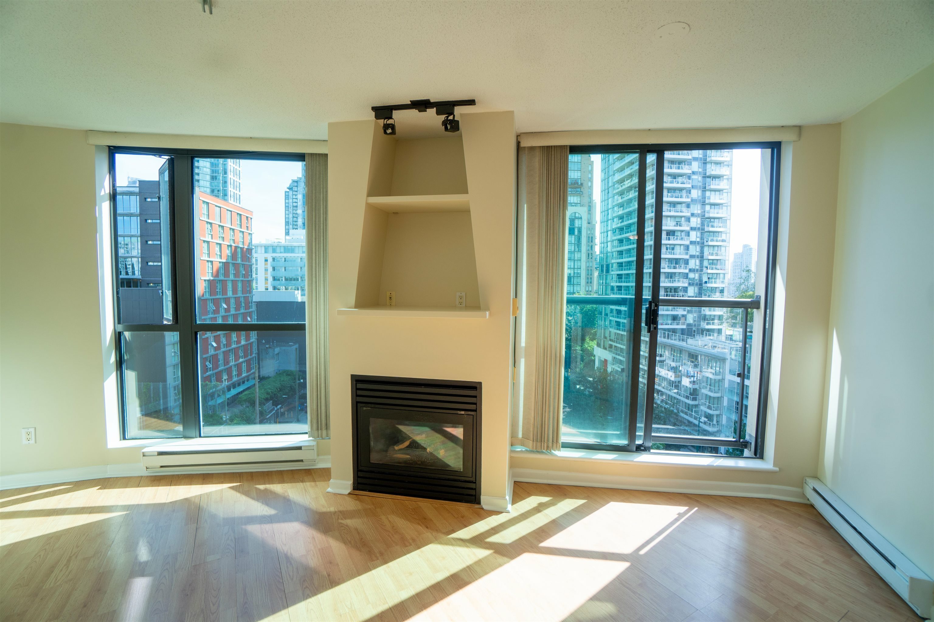 Photo de la propriété: 501 Pacific Street 1008 BC V6Z 2X6