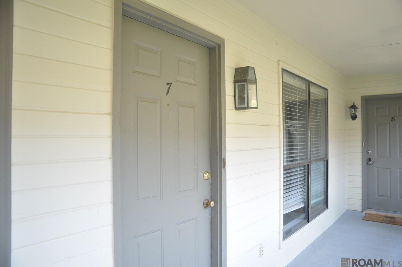 Property Photo: 5233 Buttercreek Ln #J-7 LA 70809