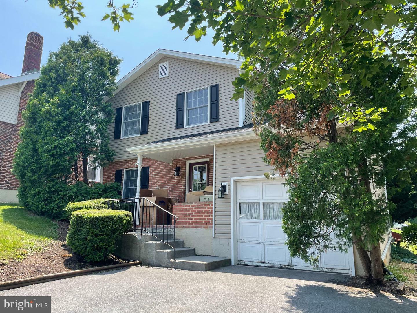 Property Photo: 711 E Cork Street VA 22601
