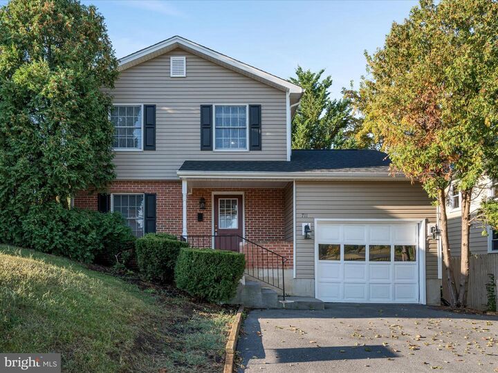 Property Photo: 711 E Cork Street VA 22601