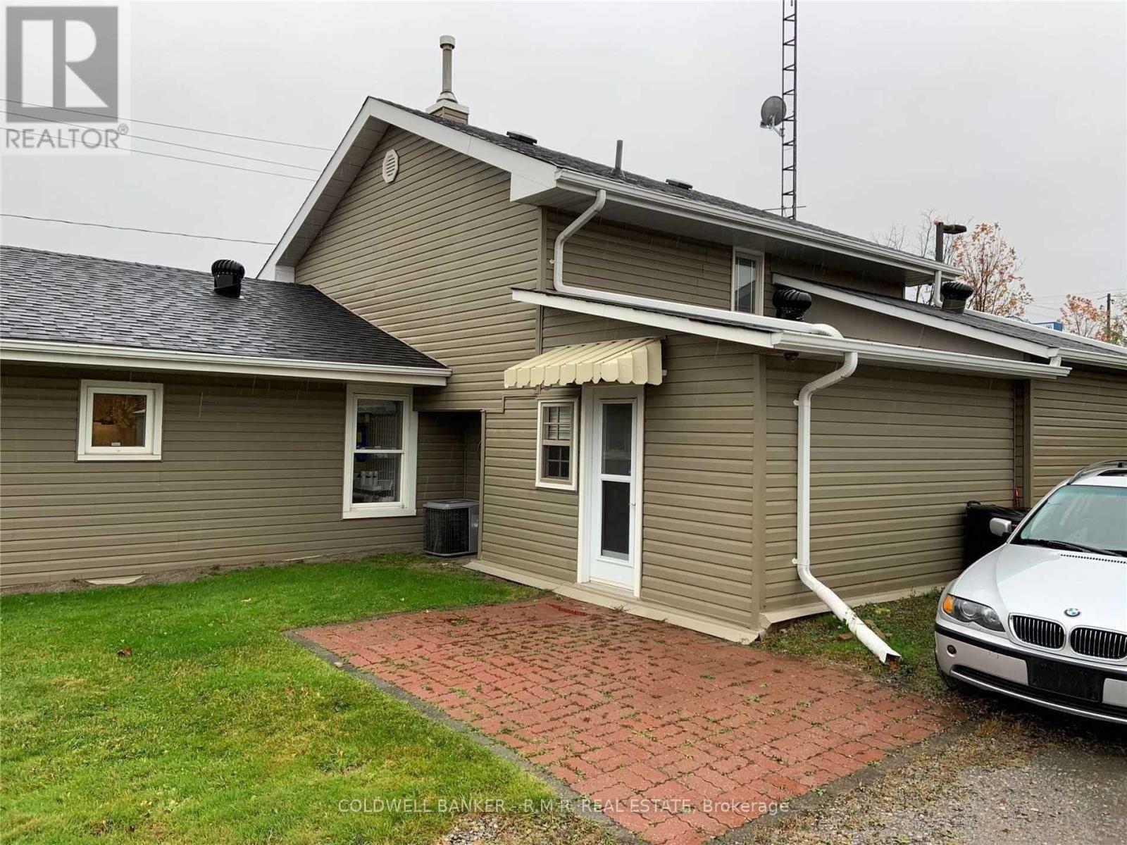 Property Photo:  990 Taunton Road East Upper  ON L1H 7K5 
