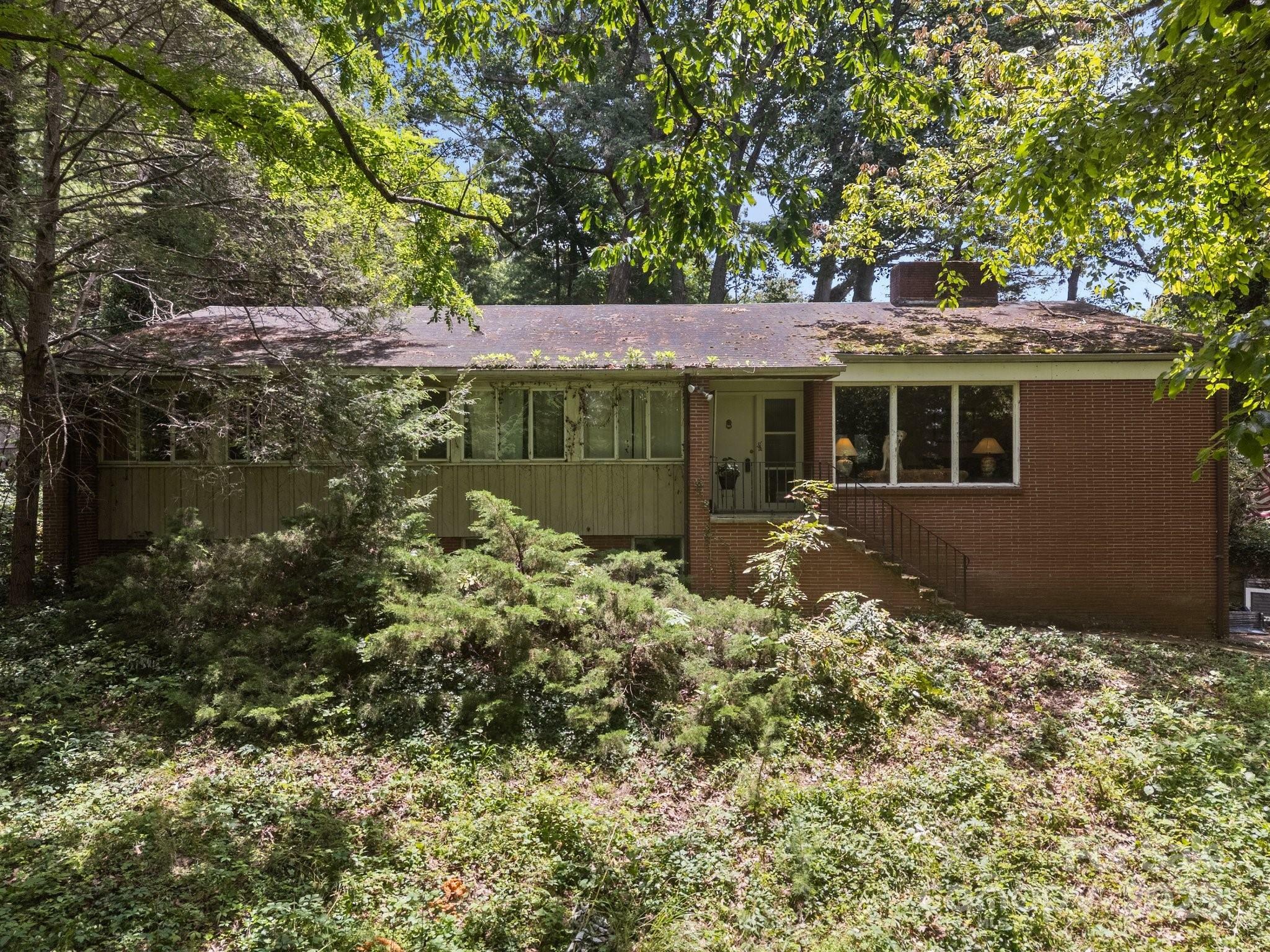 Property Photo:  111 Griffing Circle  NC 28804 