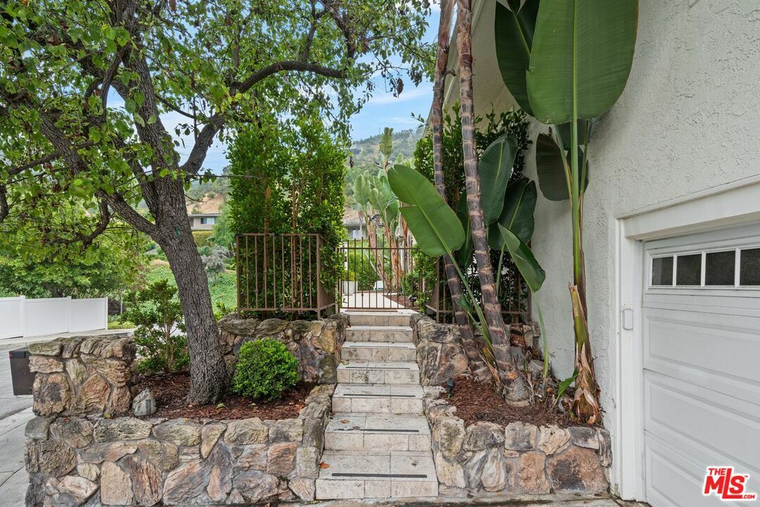 Property Photo: 3607 Bellfield Way CA 91604