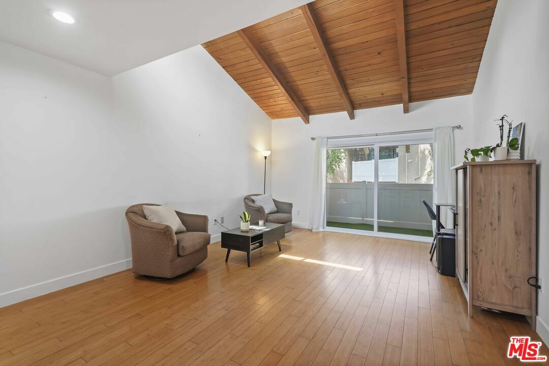 Property Photo: 10331 Lindley Ave CA 91326