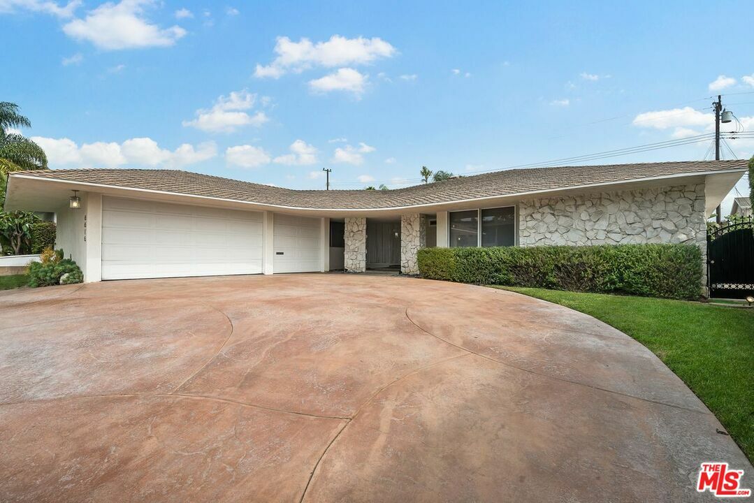 Property Photo: 6616 Wooster Ave CA 90056