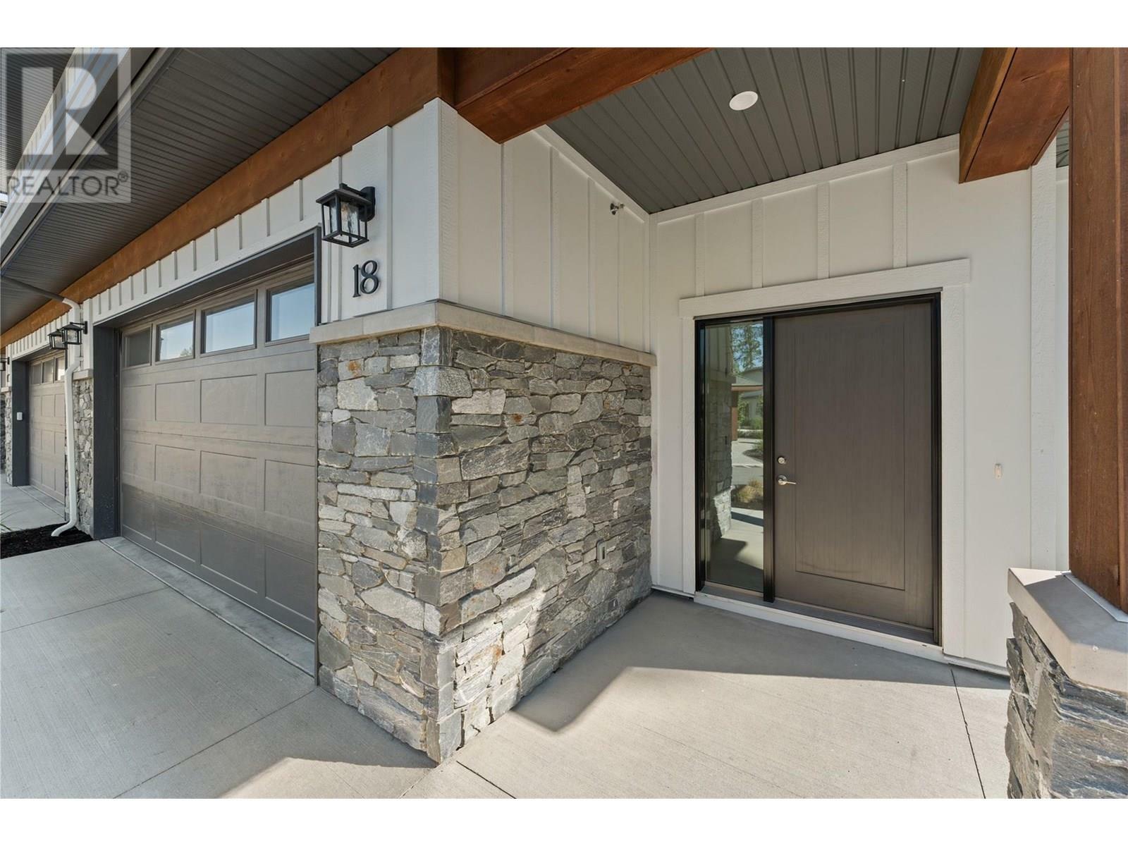 Property Photo: 1979 Country Club Drive 18 BC V1V 0H6